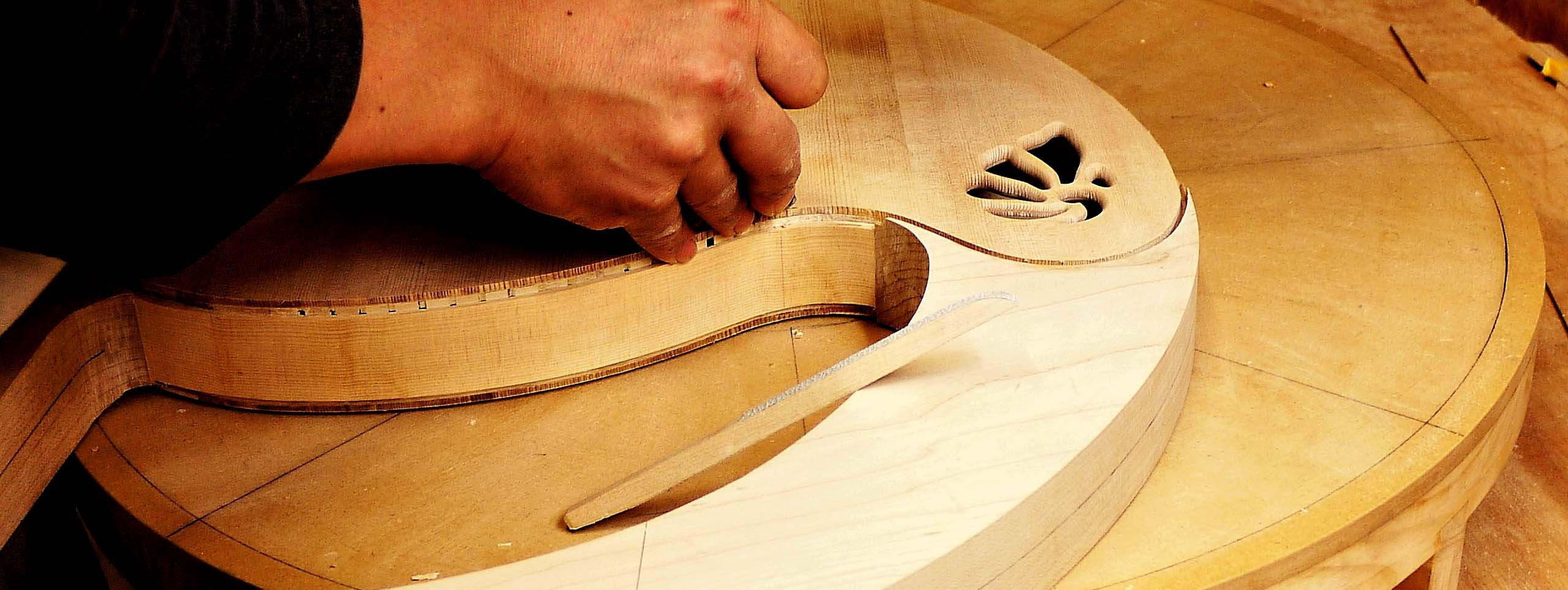 ライアーを手作りしている写真