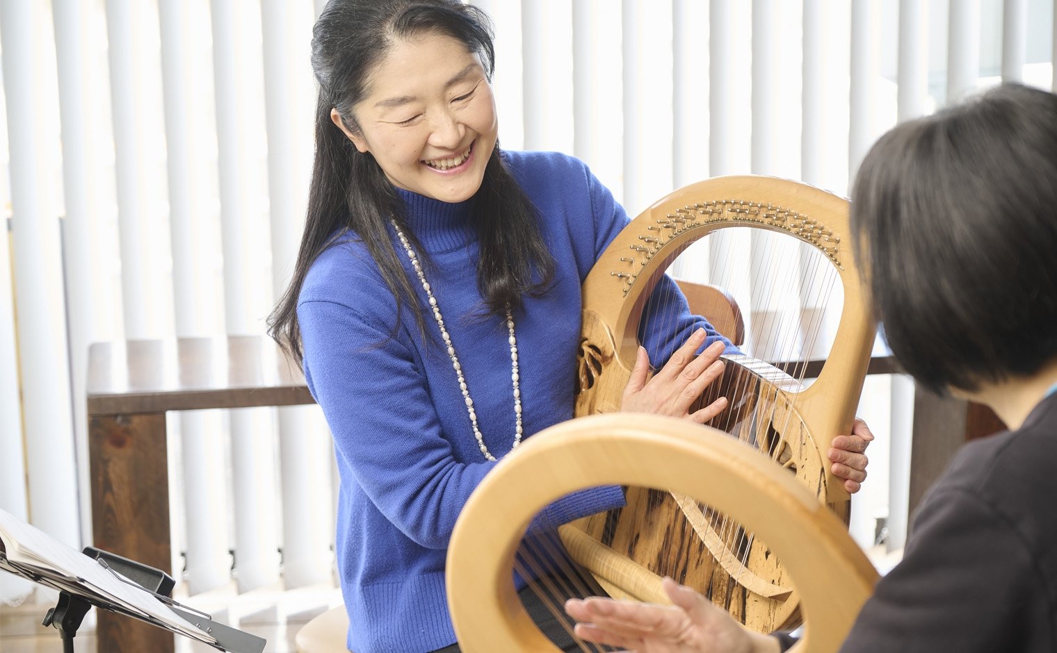 講師がライアーを教えている写真